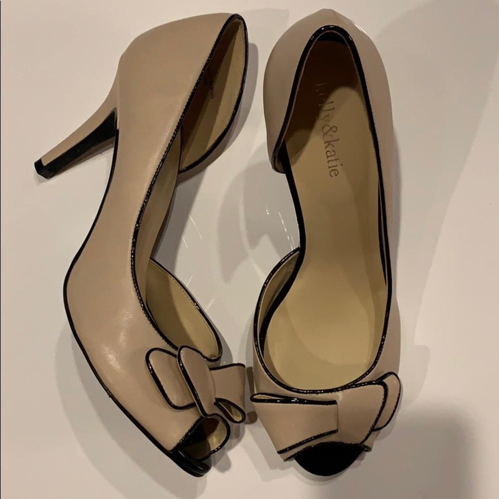Kelly & Katie peep toe 3 1/2” beige heel. Size 10.